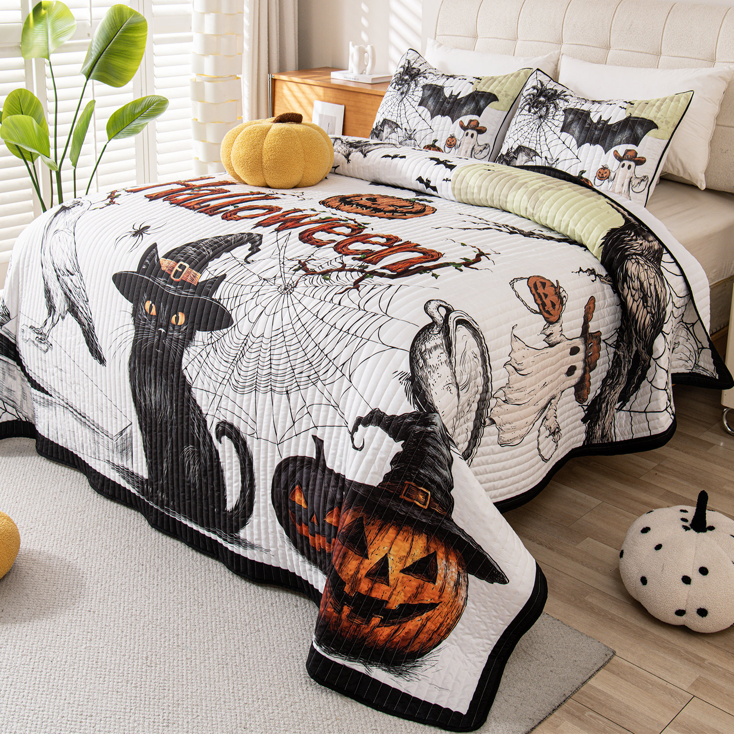 Evenhug reversible Halloween quilt set with crows, bats, pumpkins, skeletons and ghosts