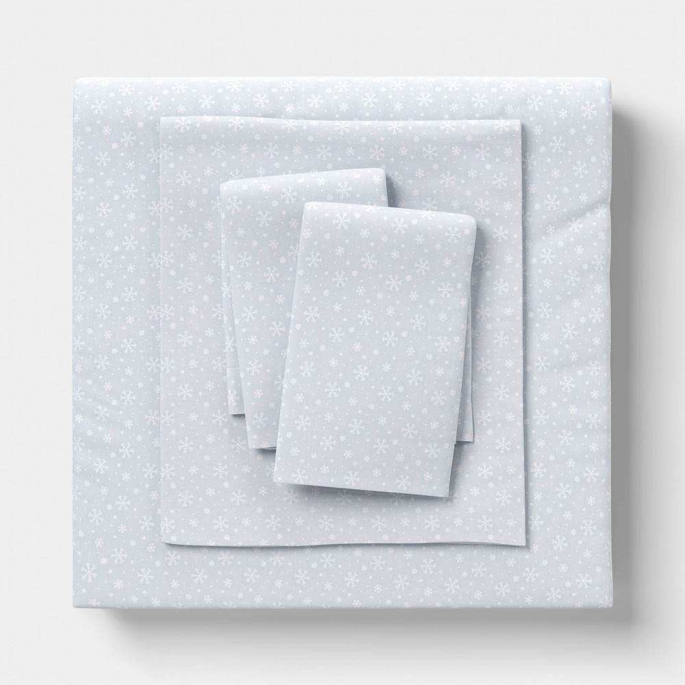Wondershop holiday cotton sheet set with blue snowflake print