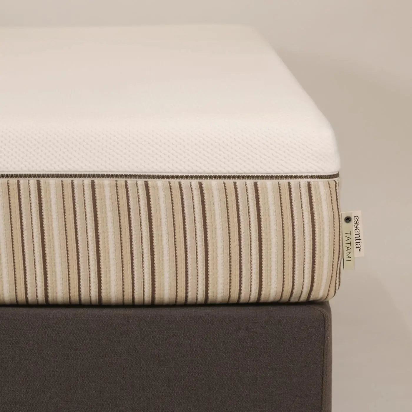 Corner close-up of Essentia Tatami organic latex hybrid mattress