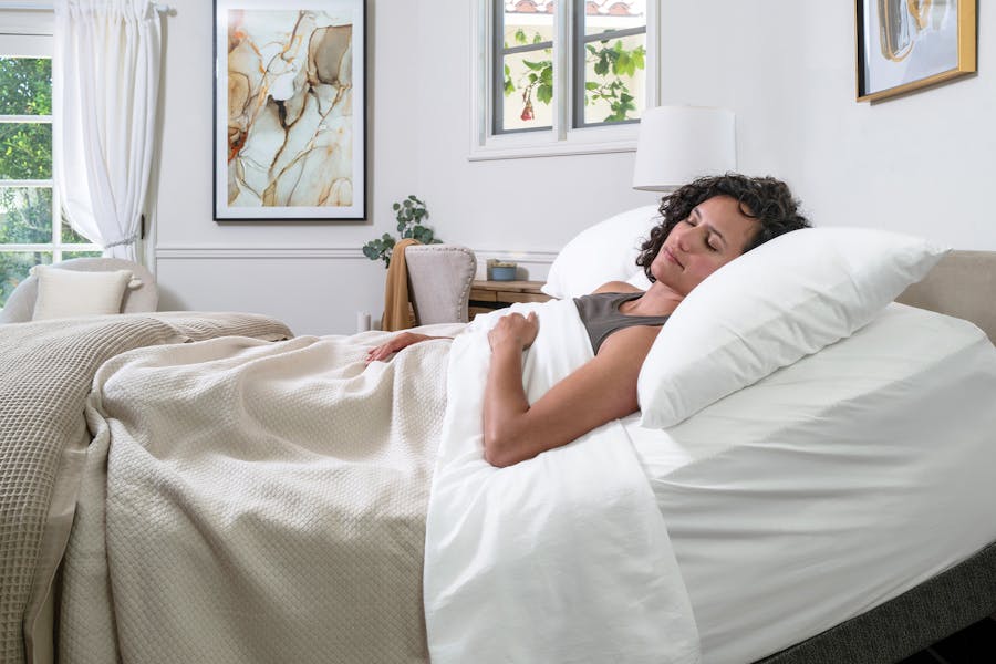 Side profile of the Saatva Contour5 mattress showing the 12.5 inch height