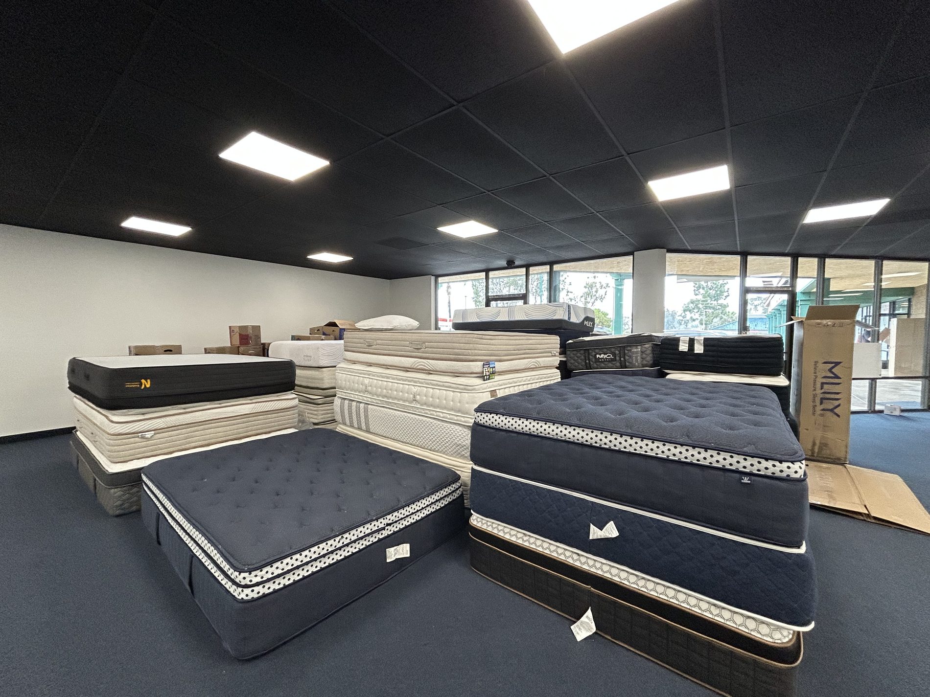 Historical Yawnder showroom photograph with Helix Elite and other mattress displays
