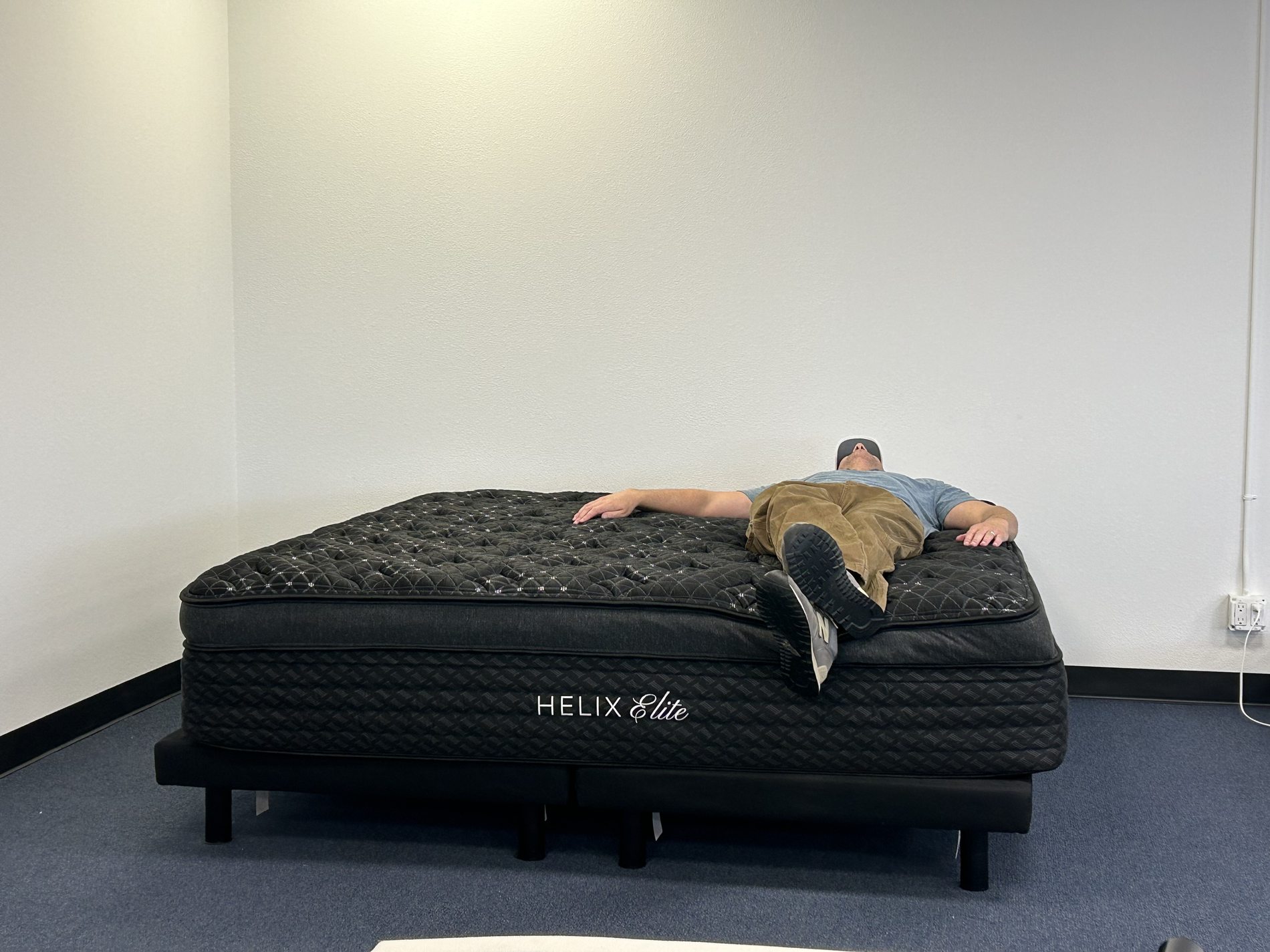 Hands-on testing on a Helix Elite mattress at Yawnder