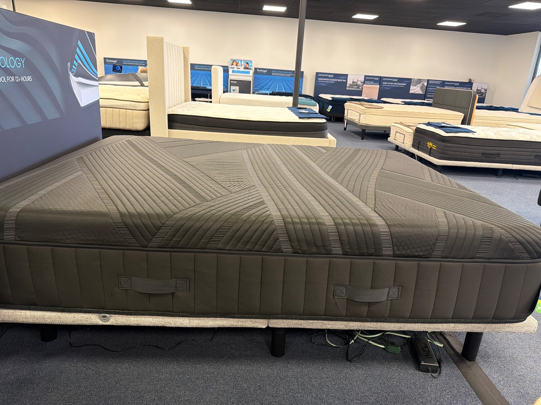 Diamond Black Diamond Lux Hybrid (Firm) Additional mattress views