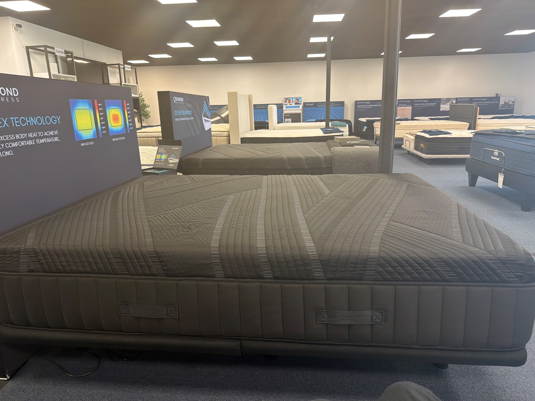 Diamond Black Diamond Lux Hybrid (Medium) Additional mattress views
